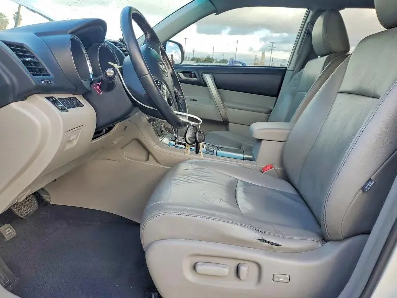 2011 TOYOTA HIGHLANDER BASE  
