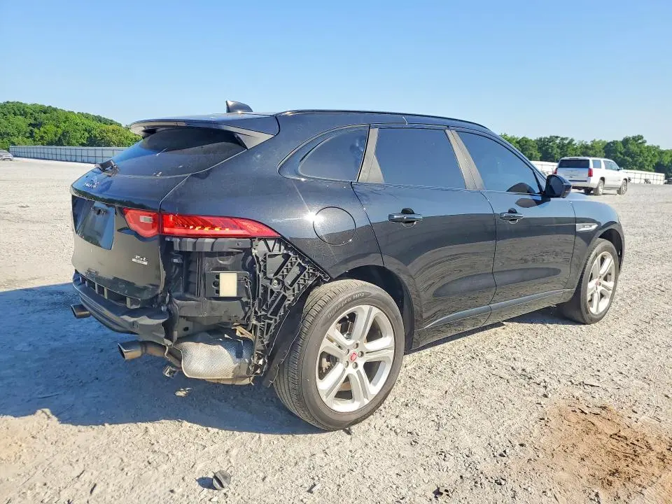 2017 JAGUAR F-PACE R - SPORT  
