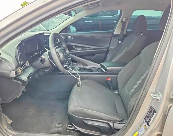 2021 HYUNDAI ELANTRA SE  