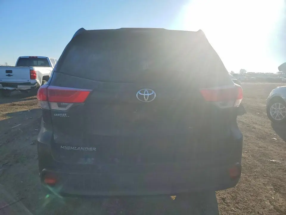 2019 TOYOTA HIGHLANDER LE  