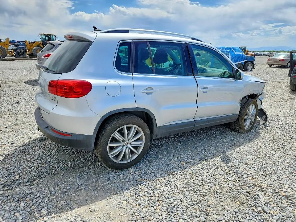 2013 VOLKSWAGEN TIGUAN S  
