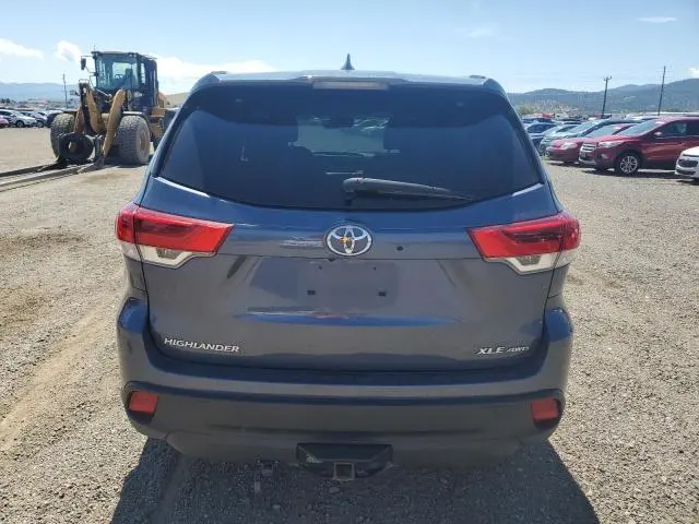 2019 TOYOTA HIGHLANDER SE  