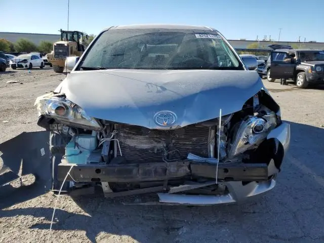 2011 TOYOTA SIENNA LE  