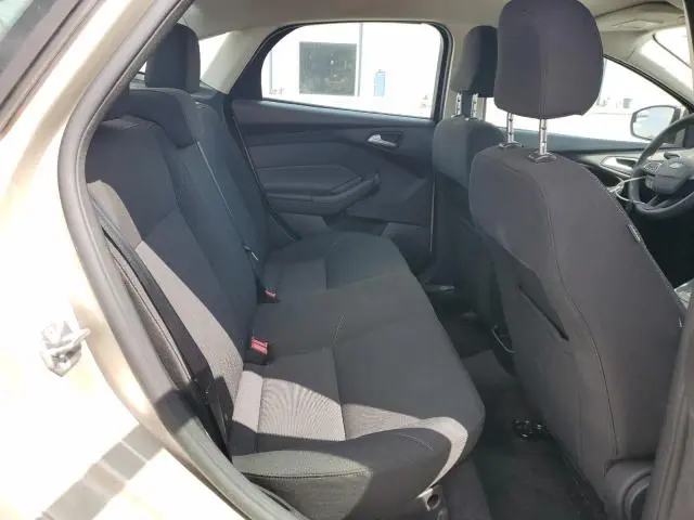 2017 FORD FOCUS SE  