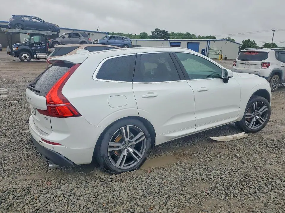 2020 VOLVO XC60 T5 MOMENTUM  