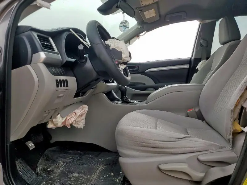 2017 TOYOTA HIGHLANDER LE  
