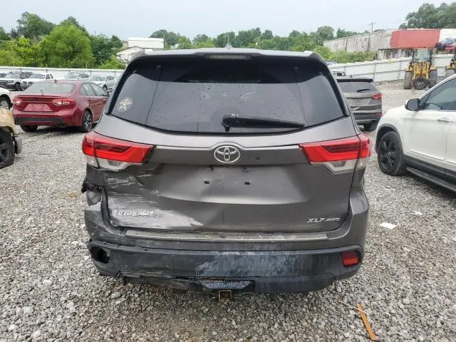 2018 TOYOTA HIGHLANDER SE  