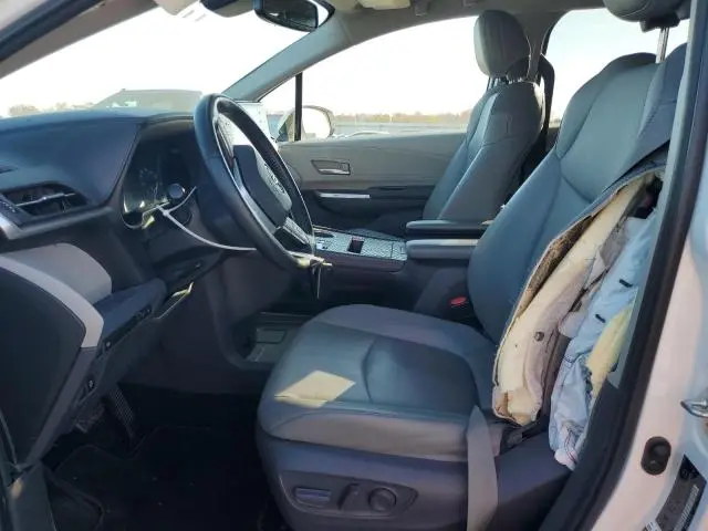 2021 TOYOTA SIENNA XLE  