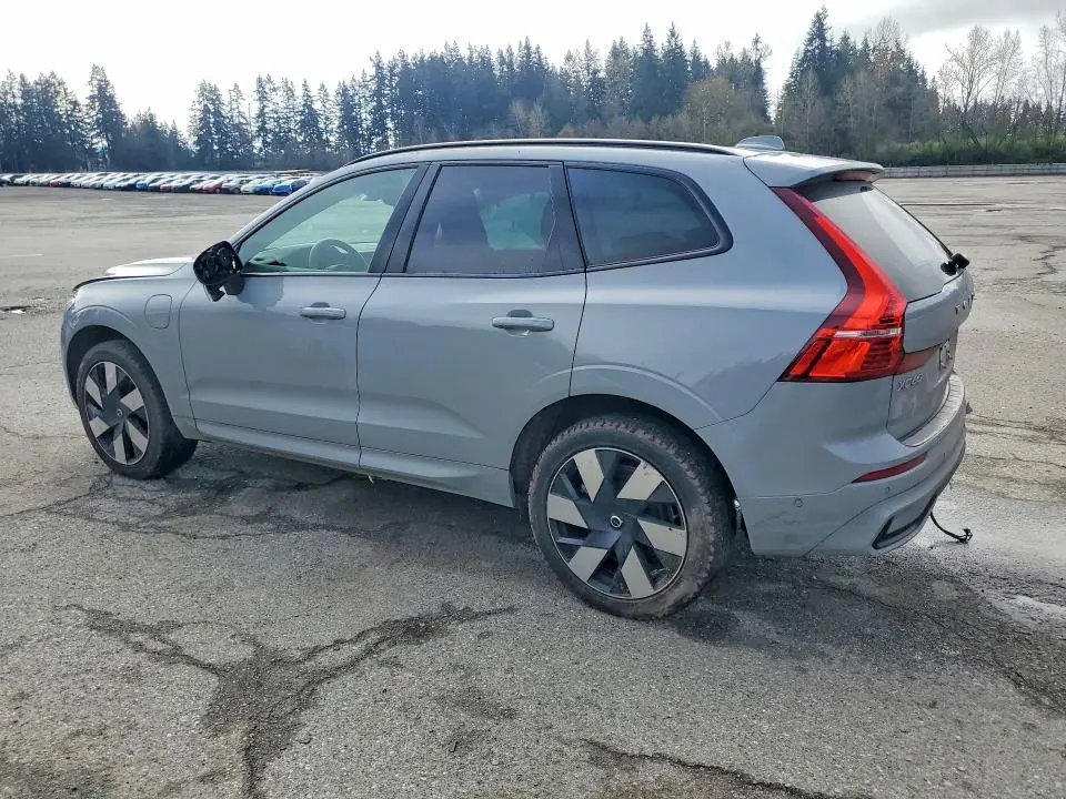 2024 VOLVO XC60 PLUS  