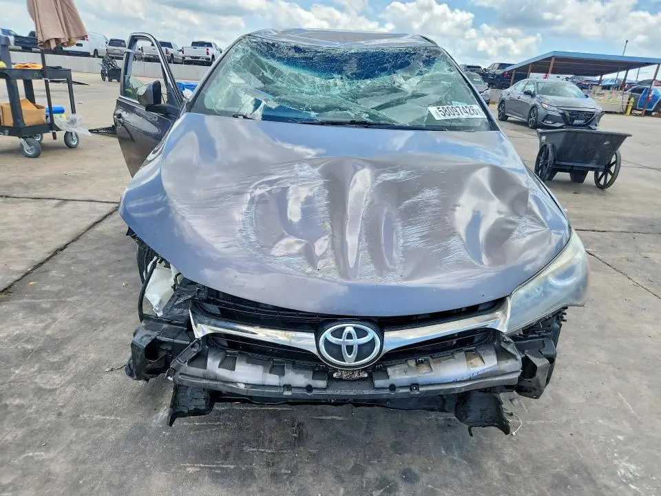 2017 TOYOTA CAMRY SE  