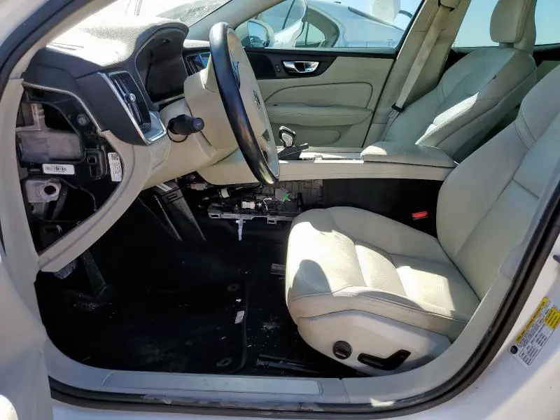 2020 VOLVO S60 T5 MOMENTUM  