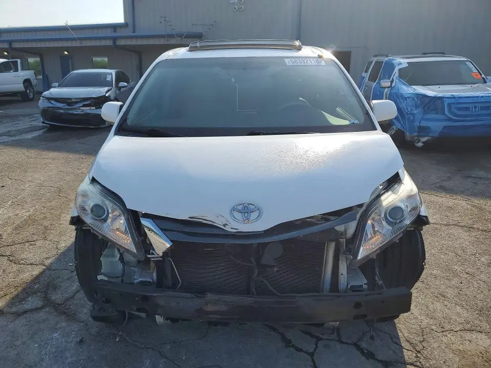 2014 TOYOTA SIENNA XLE 8-PASSENGER  