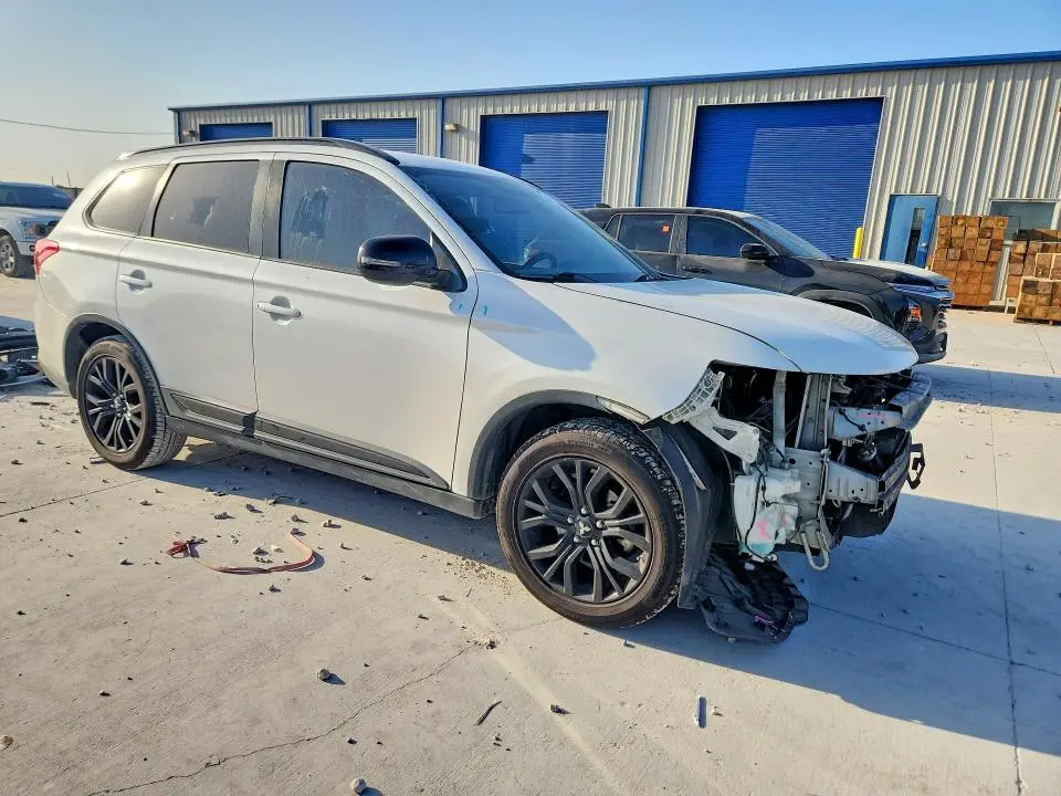 2018 MITSUBISHI OUTLANDER SE  