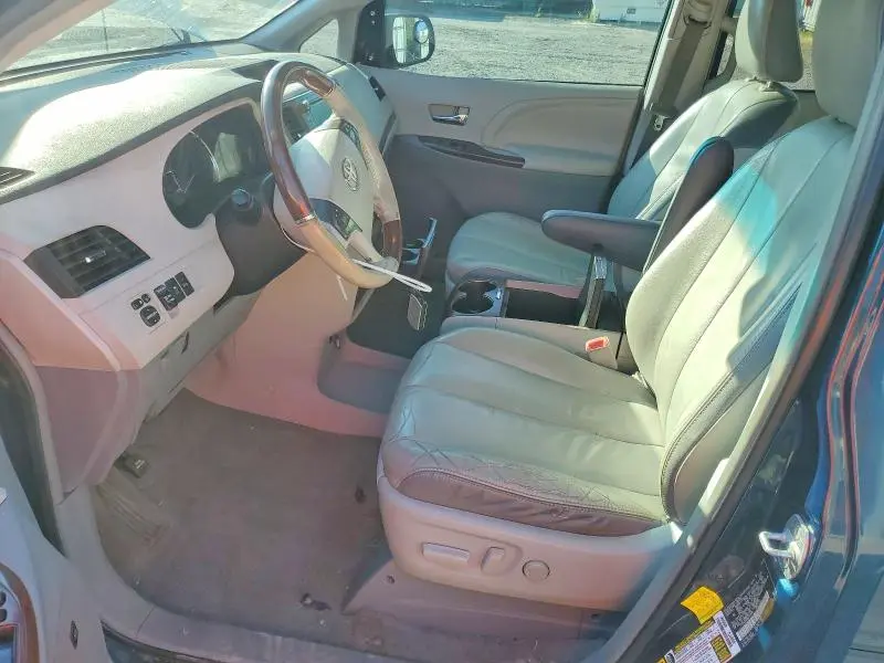 2011 TOYOTA SIENNA LIMITED 7-PASSENGER  