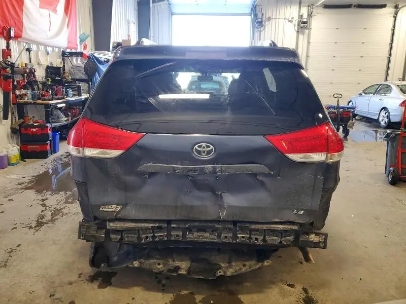 2014 TOYOTA SIENNA LE  