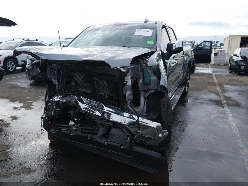 2025 GMC SIERRA 1500 4WD  SHORT BOX SLT