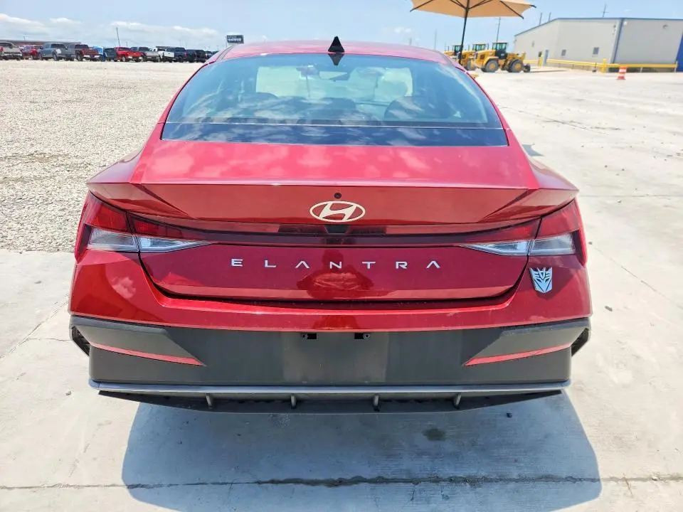 2025 HYUNDAI ELANTRA SE  