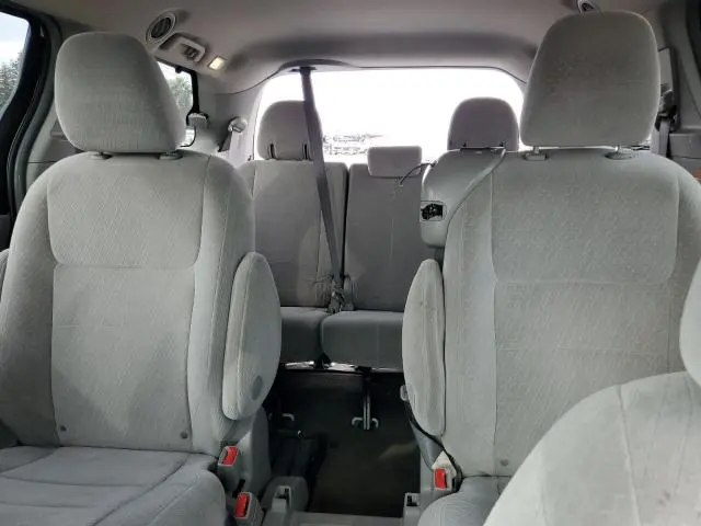2017 TOYOTA SIENNA LE  