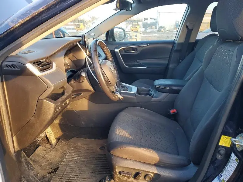 2021 TOYOTA RAV4 XLE  