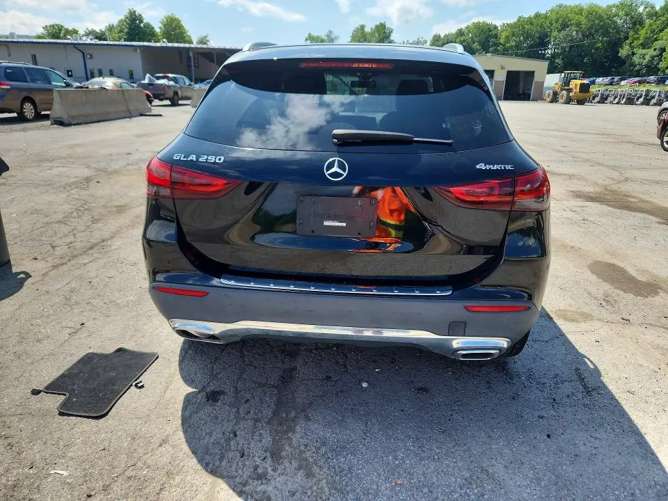 2021 MERCEDES-BENZ GLA 250 4MATIC  