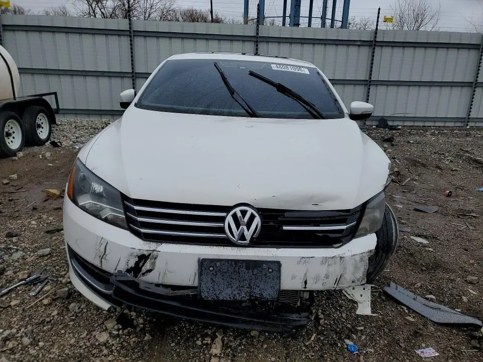 2013 VOLKSWAGEN PASSAT   