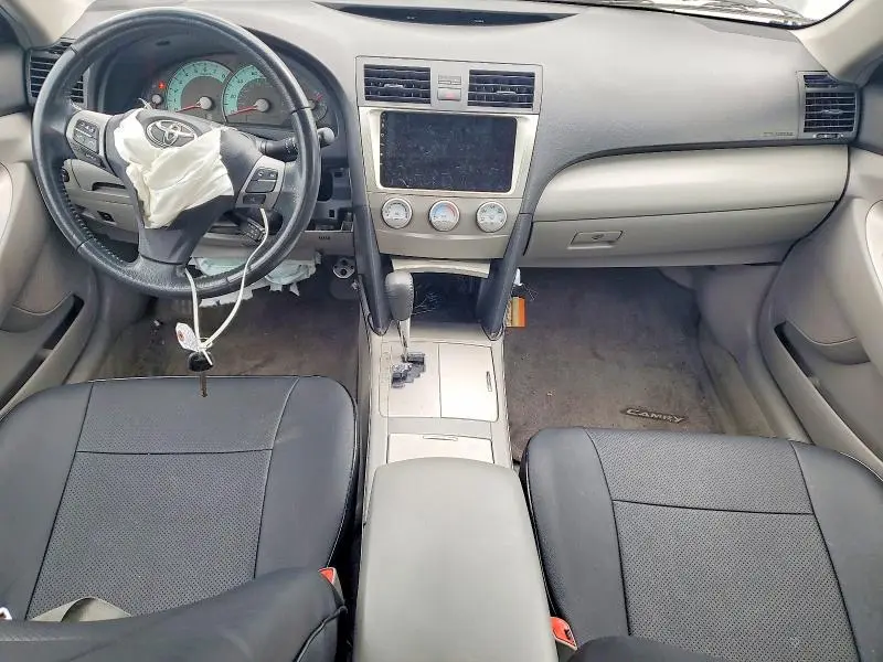 2011 TOYOTA CAMRY SE  