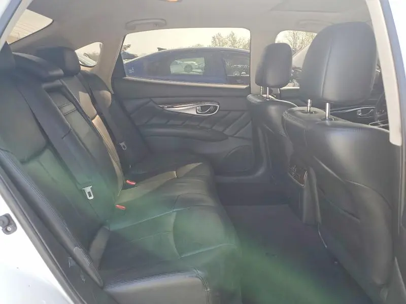 2015 INFINITI Q70L 3.7  