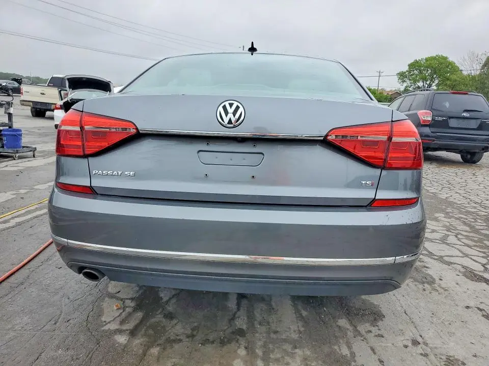 2016 VOLKSWAGEN PASSAT SE  