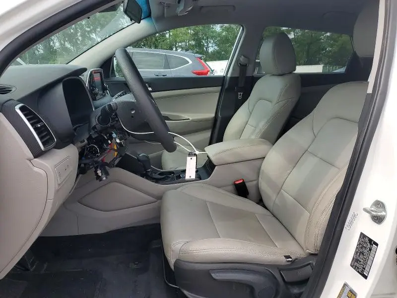 2021 HYUNDAI TUCSON SE  