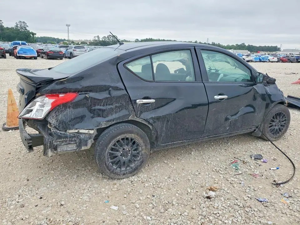 2019 NISSAN VERSA SV  