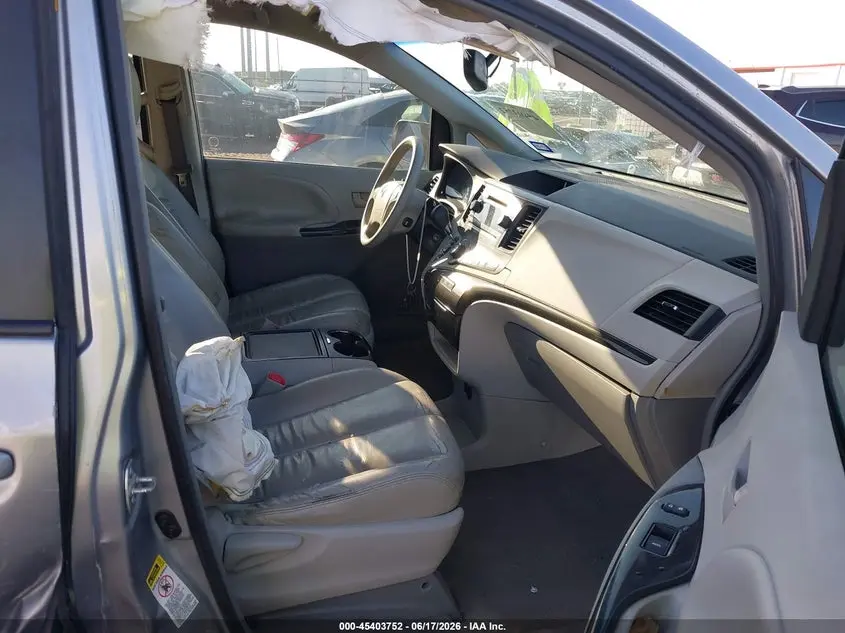 2013 TOYOTA SIENNA LE V6 8 PASSENGER