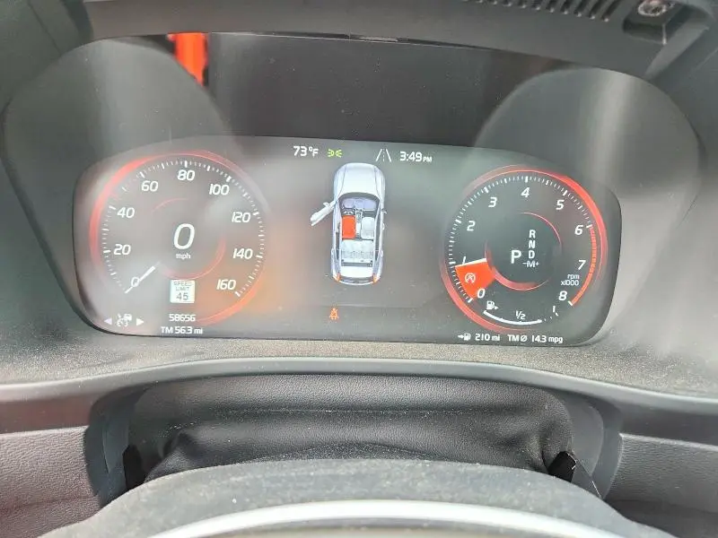 2019 VOLVO XC40 T5 MOMENTUM  