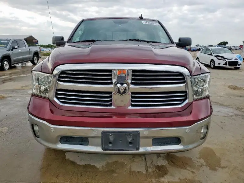 2016 RAM 1500 SLT  