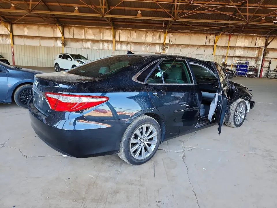 2016 TOYOTA CAMRY XLE  