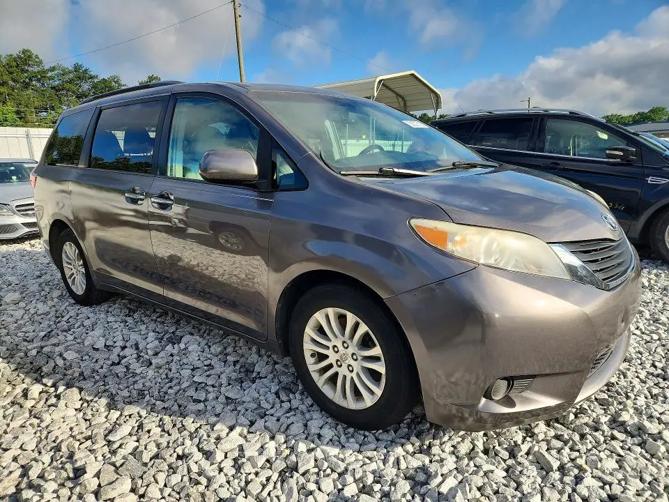 2015 TOYOTA SIENNA XLE 8-PASSENGER  