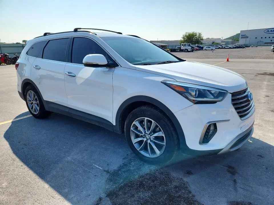 2017 HYUNDAI SANTA FE SE  