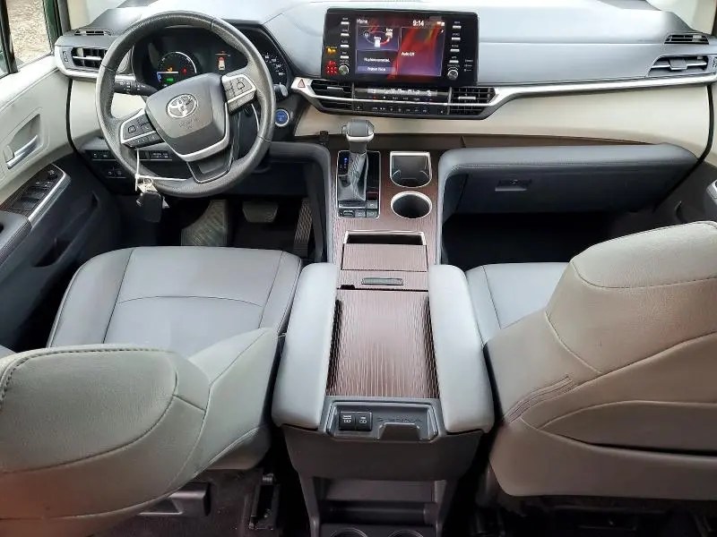 2023 TOYT SIENNA XLE   