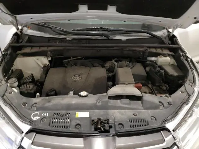 2019 TOYOTA HIGHLANDER LE  