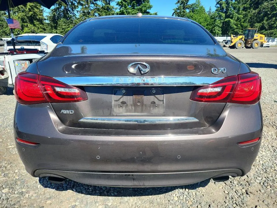 2018 INFINITI Q70 3.7 LUXE  