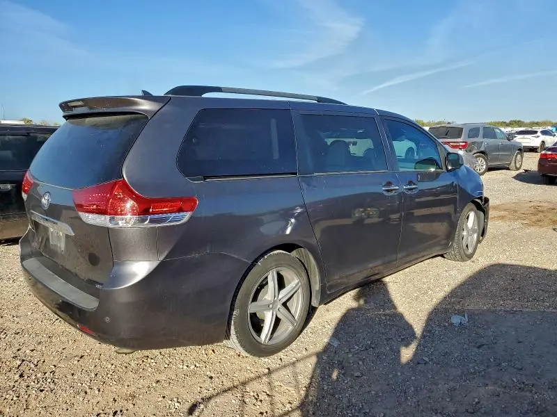 2011 TOYOTA SIENNA XLE  