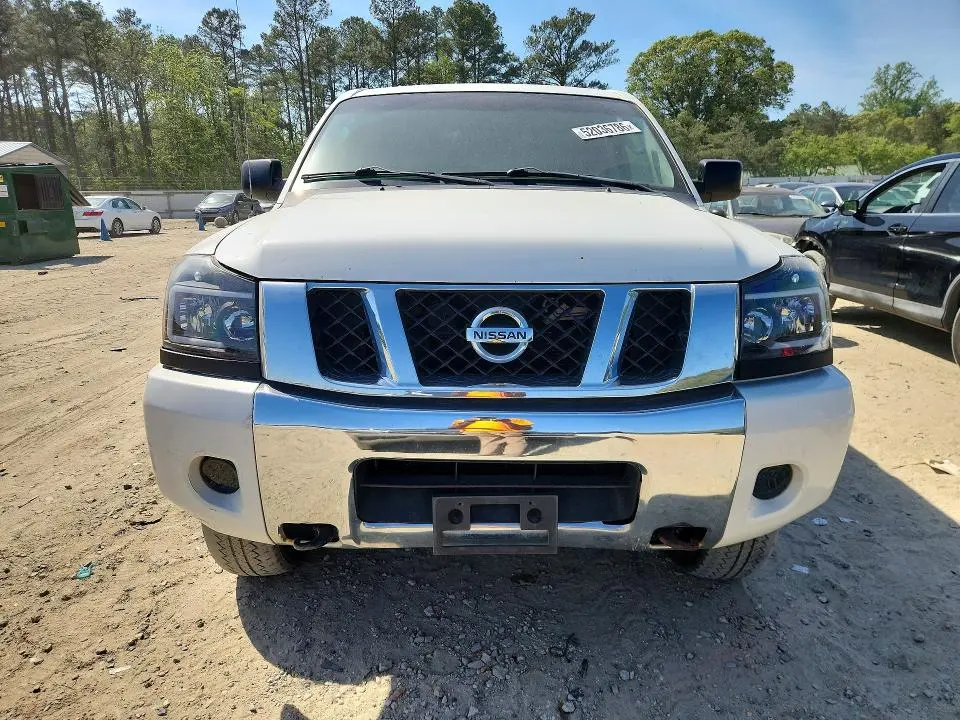 2011 NISSAN TITAN SV  