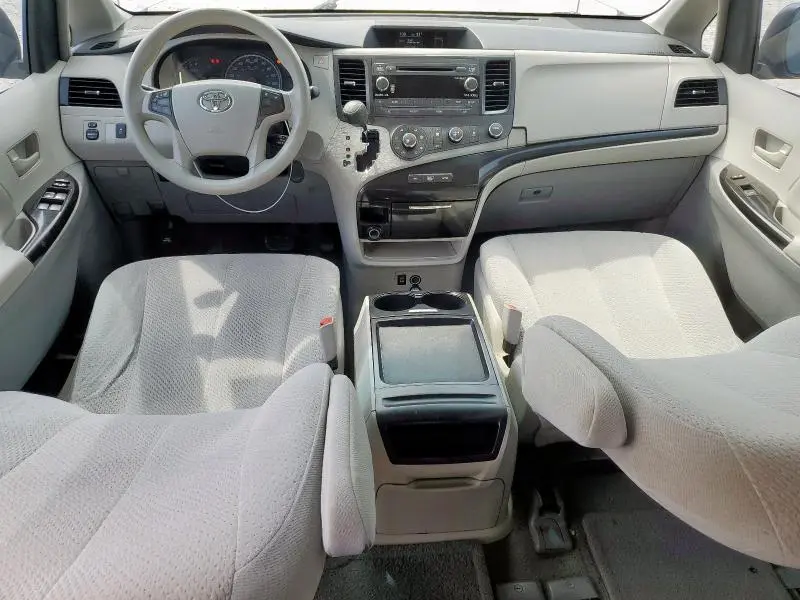 2011 TOYOTA SIENNA LE  