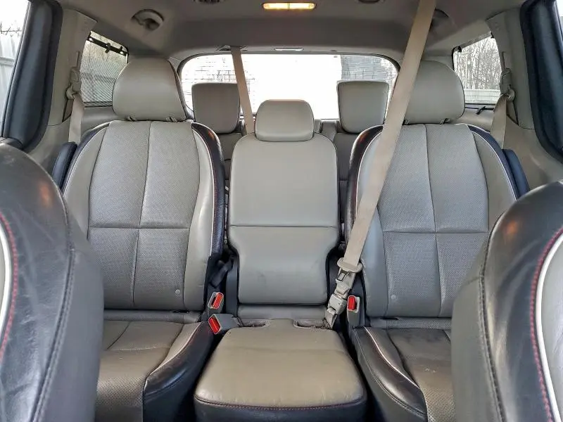 2017 KIA SEDONA LX  