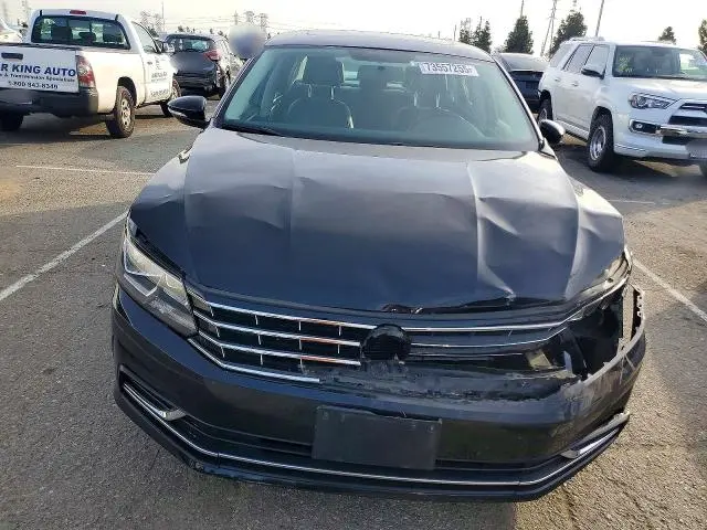 2018 VOLKSWAGEN PASSAT SE  