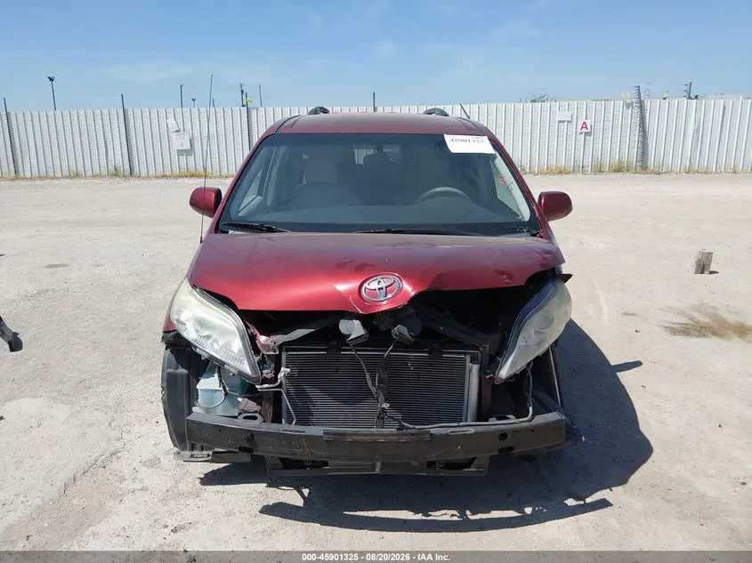 2014 TOYOTA SIENNA LE V6 8 PASSENGER