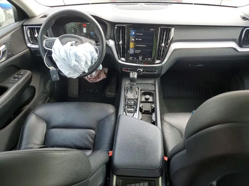 2019 VOLVO V60 T6 MOMENTUM  