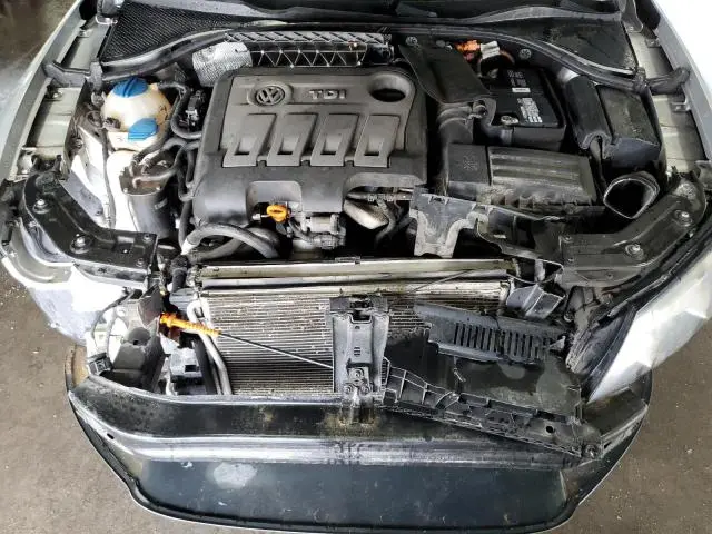 2013 VOLKSWAGEN PASSAT SE  