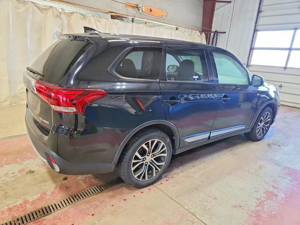 2017 MITSUBISHI OUTLANDER ES  