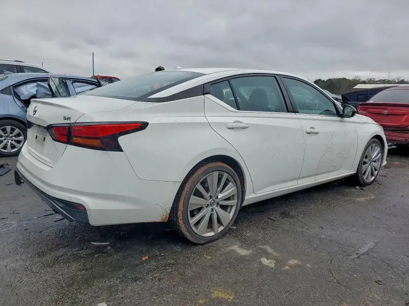 2022 NISSAN ALTIMA SR  