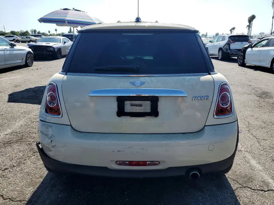2011 MINI COOPER   